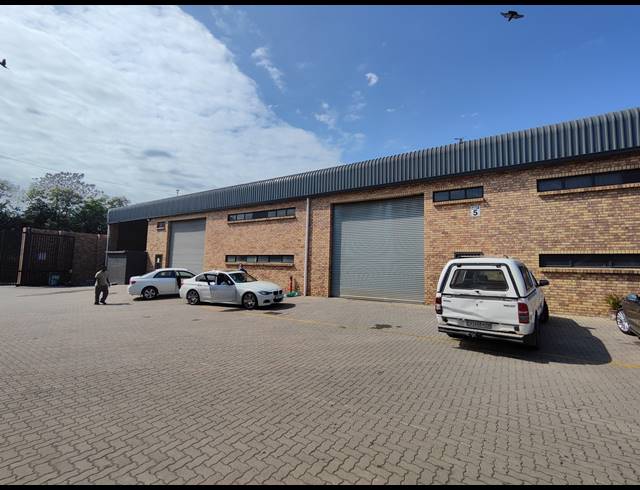 1,000M² WAREHOUSE TO LET IN ROSSBURGH